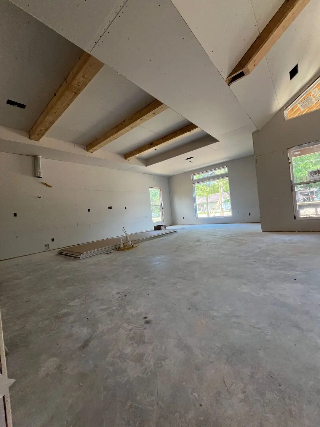 Drywall stage, tray/coffer ceilings, exposed beams, vaulted