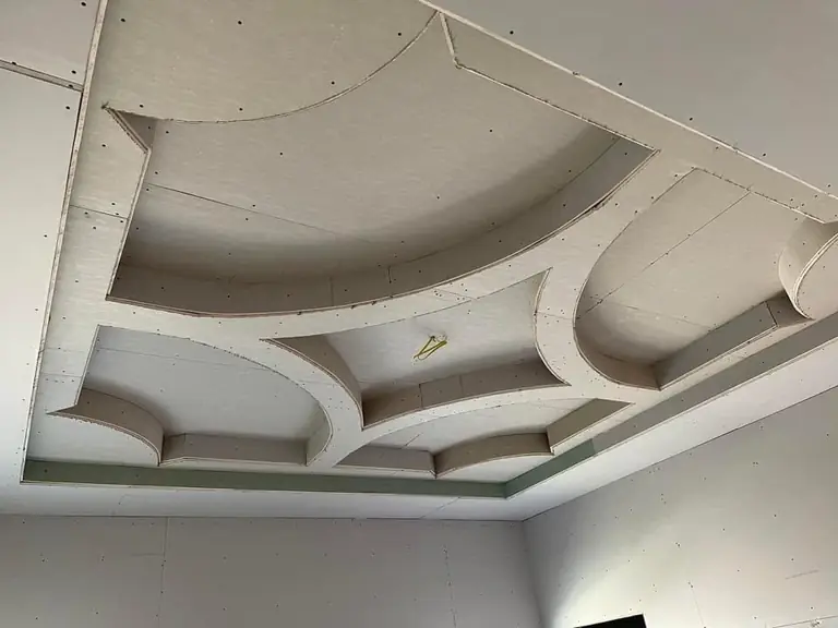 Curved tray ceilings