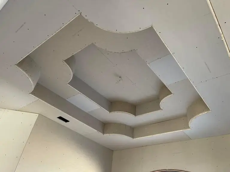 Curved tray ceilings