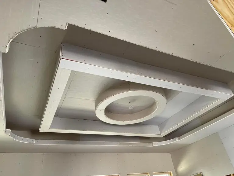 Tray ceiling with circle medallion